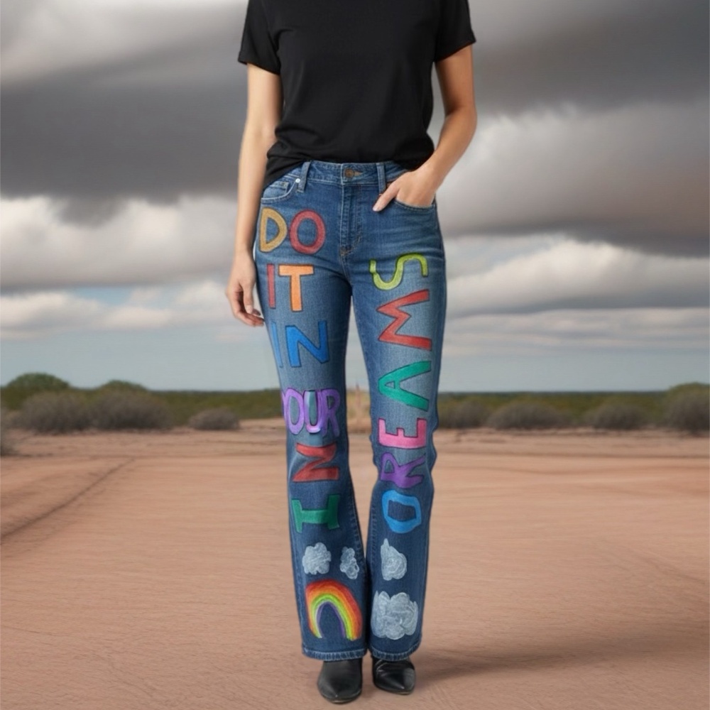 Graphic jeans